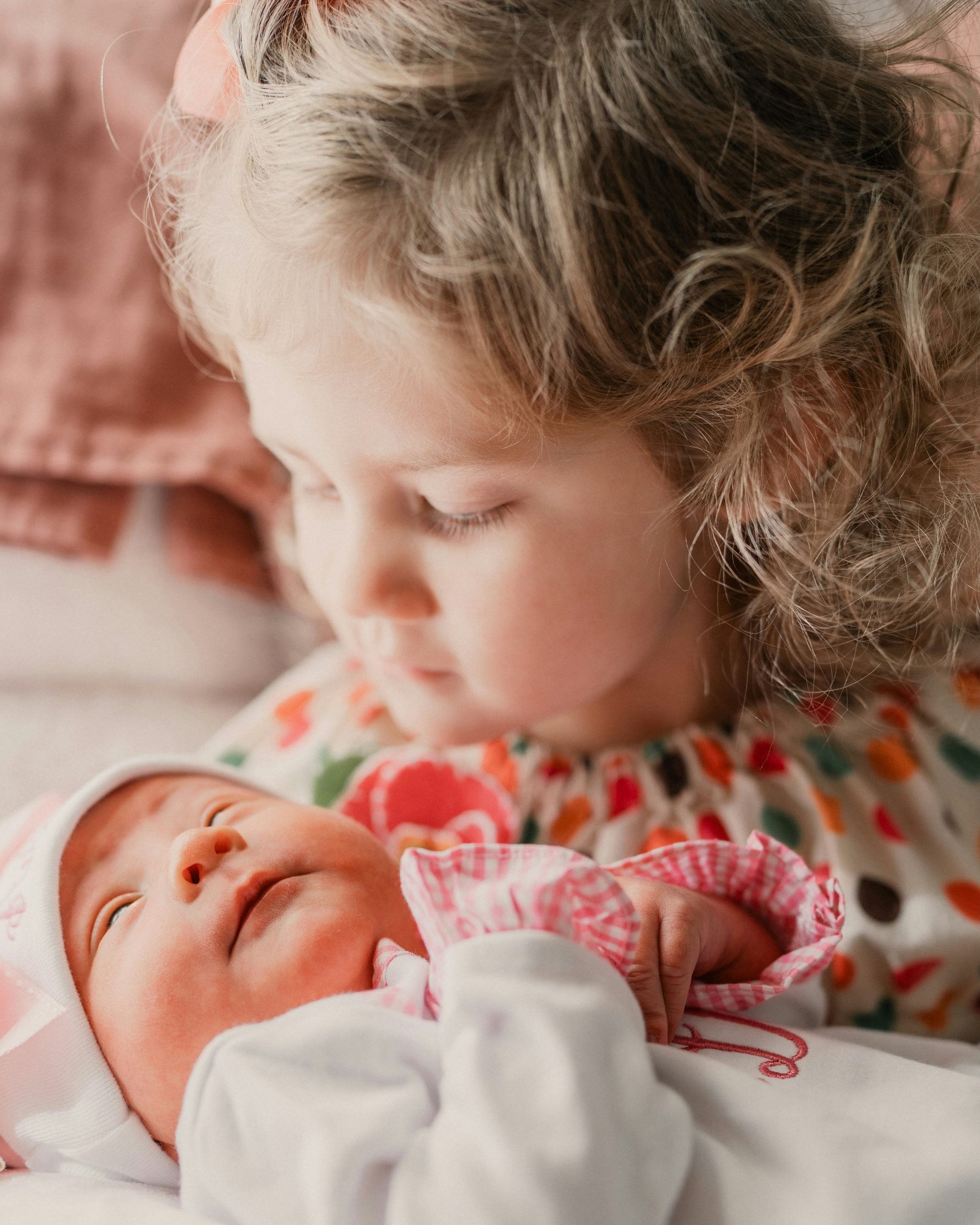 jalousie fratrie enfant bébé kinésiologie préparation arrivée frère sœur Conthey Valais